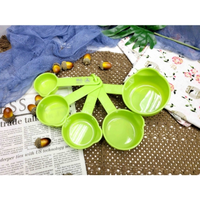 Plastic Measuring Cups Set