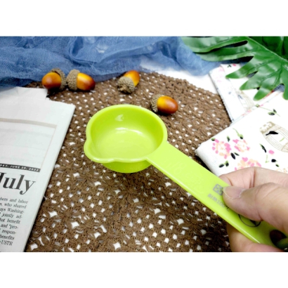 Plastic Measuring Cups Set