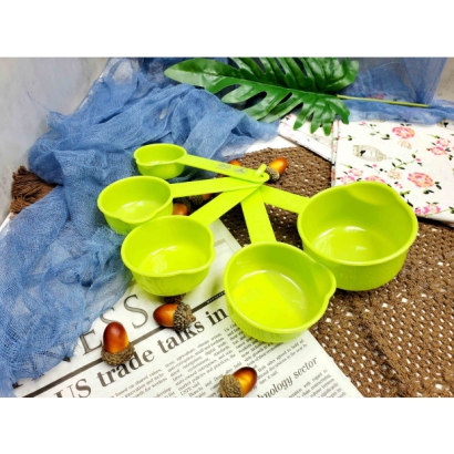 Plastic Measuring Cups Set