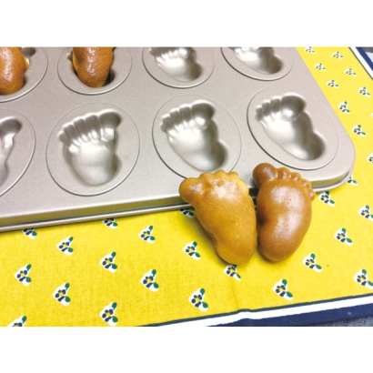 12-Cavity Nonstick footprinted Baking Pan