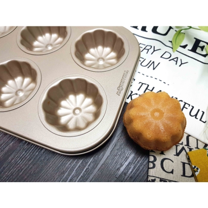 6-Cavity Nonstick Flower Shaped Baking Pan