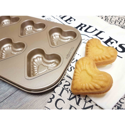 6-Cavity Nonstick Heart Shaped Baking Pan