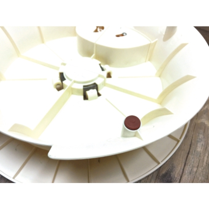 Rotating Cake Turntable With Lock Design