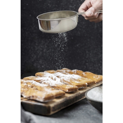 hand-sieving-powdered-sugar-dessertsS.jpg